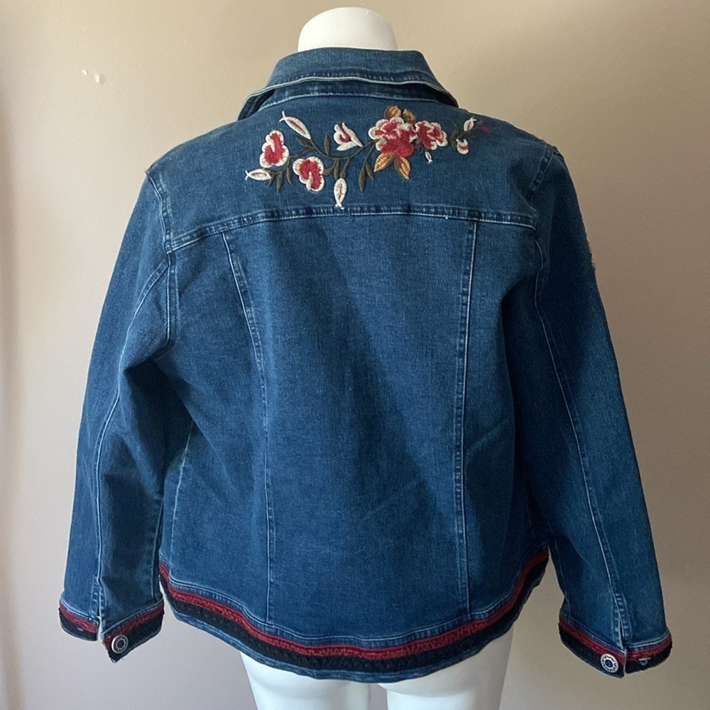 Vintage New Direction Women’s Red Floral Embroidered Jean Jacket Size Medium - Picture 2 of 10